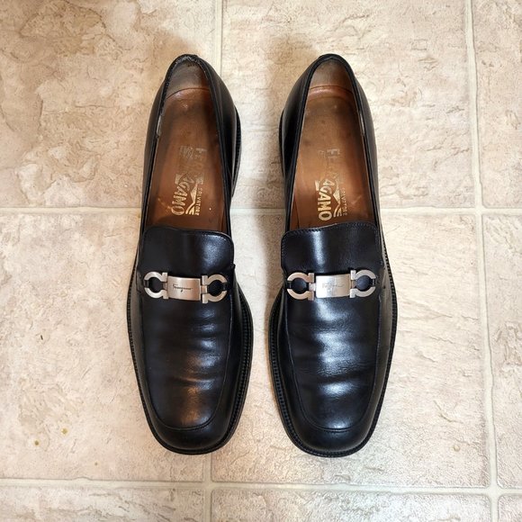 Salvatore Ferragamo Classic Moccasin with Gancini Ornament Size 10.5 main image 10
